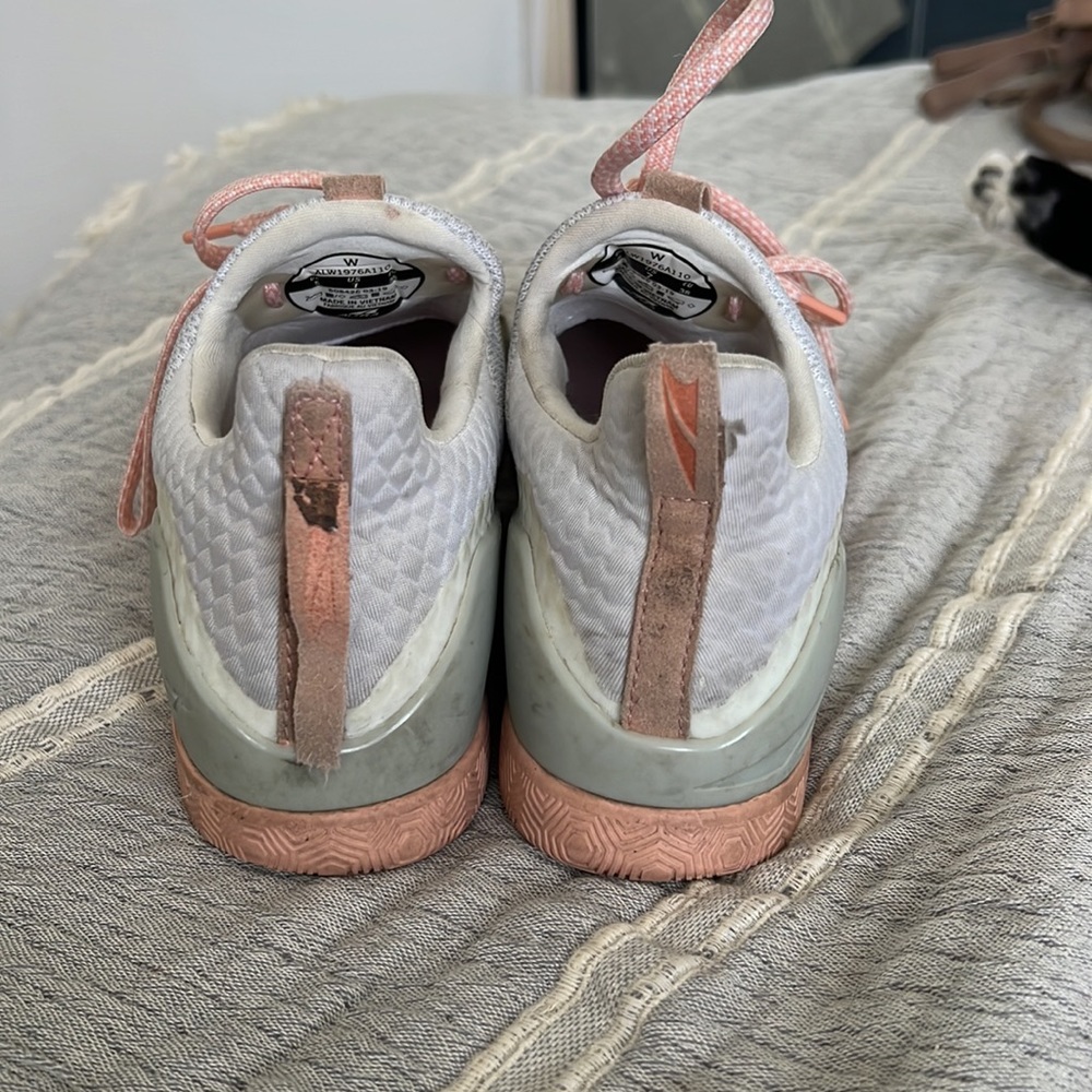 Altra - Picture 6 of 7